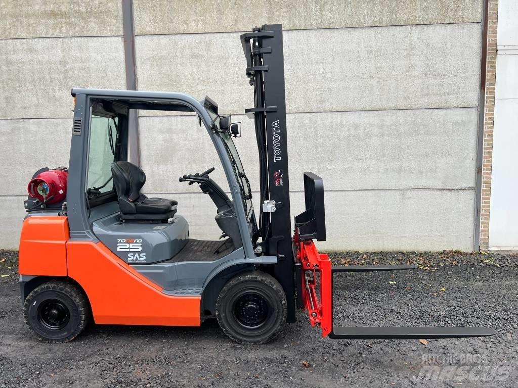 Toyota 02-8 FGF 25 Empilhadores a gás