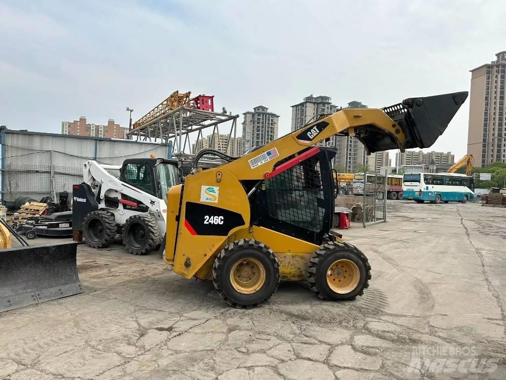 CAT 246 C Minicarregadeiras