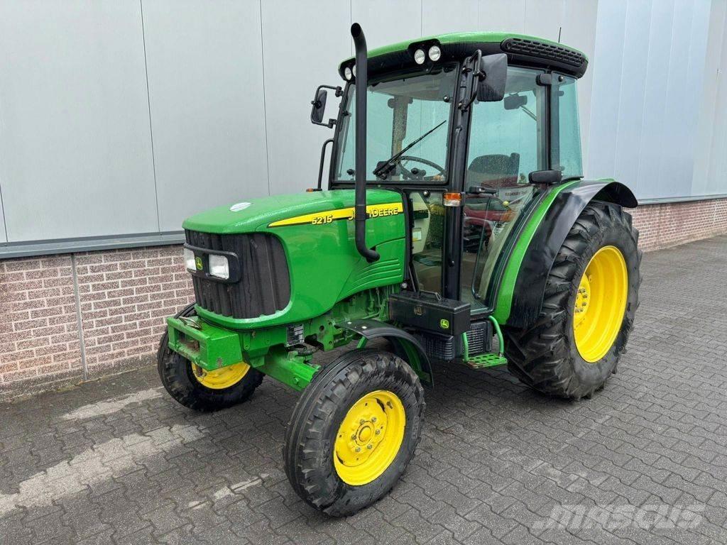John Deere 5215 Automóvel