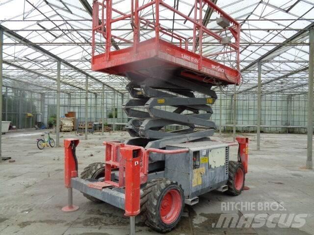 SkyJack SJ 6832 RT Elevadores de tesoura