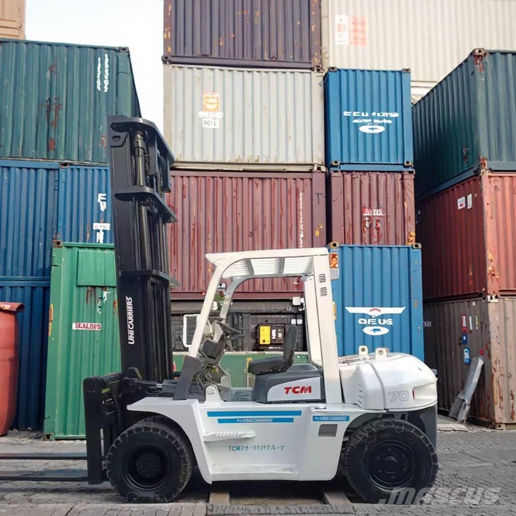 TCM FD 70 Z8 Caminhões de caixa fechada