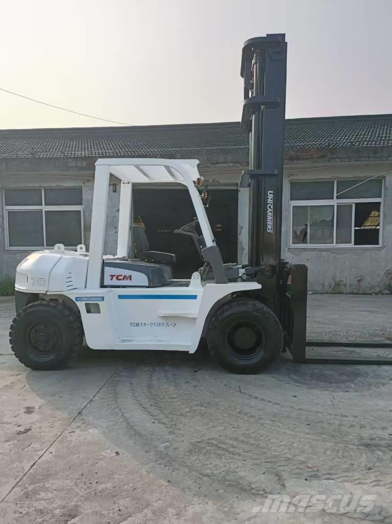 TCM FD 70 Z8 Caminhões de caixa fechada