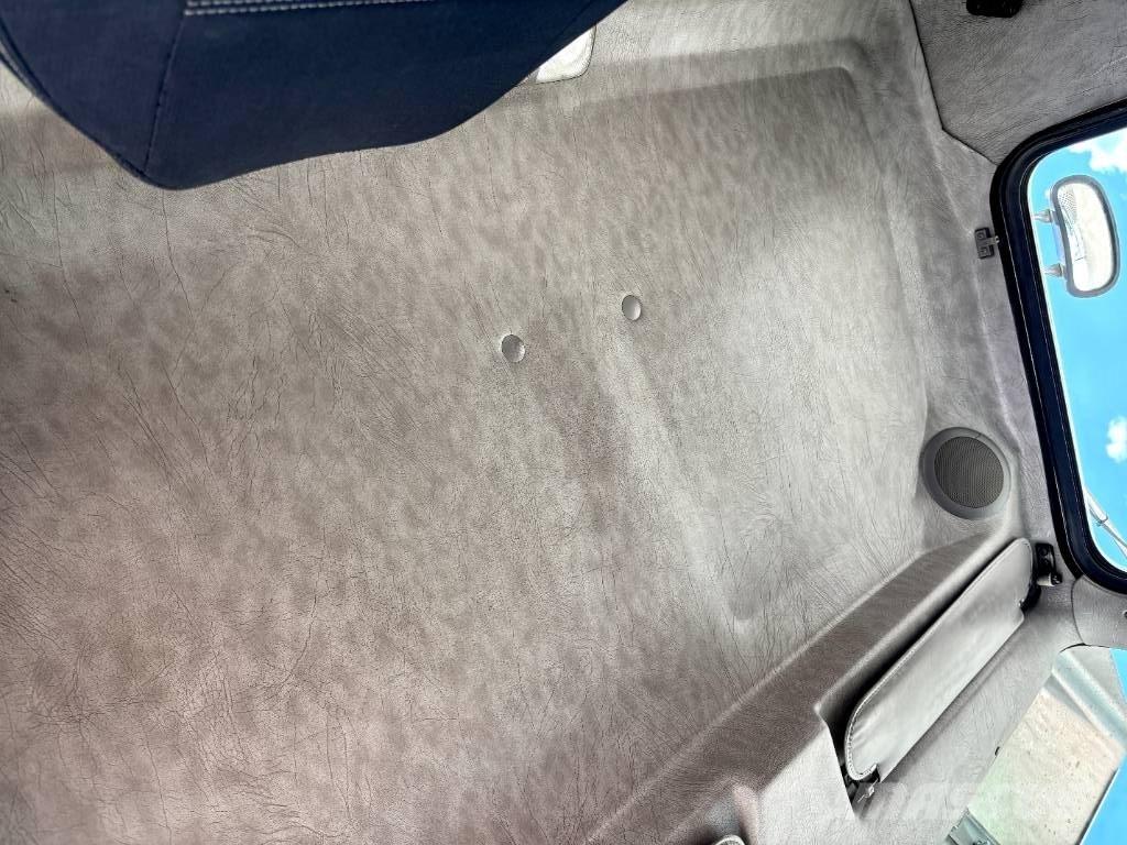 Kenworth T 300 Cavalos Mecânicos