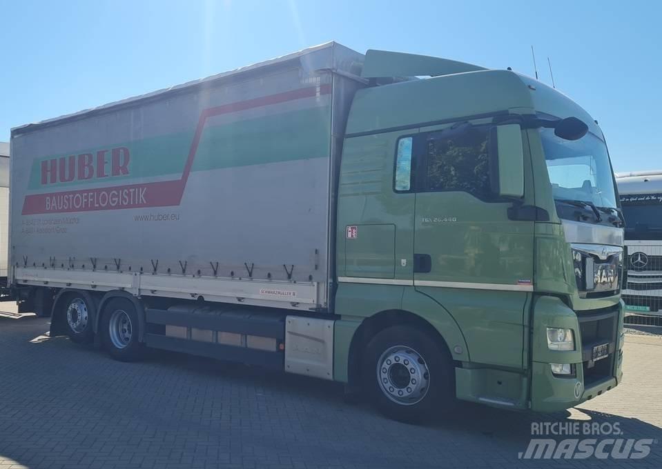 MAN 26.440 / 7.4m / LIFT Camiões caixa cortinas laterais