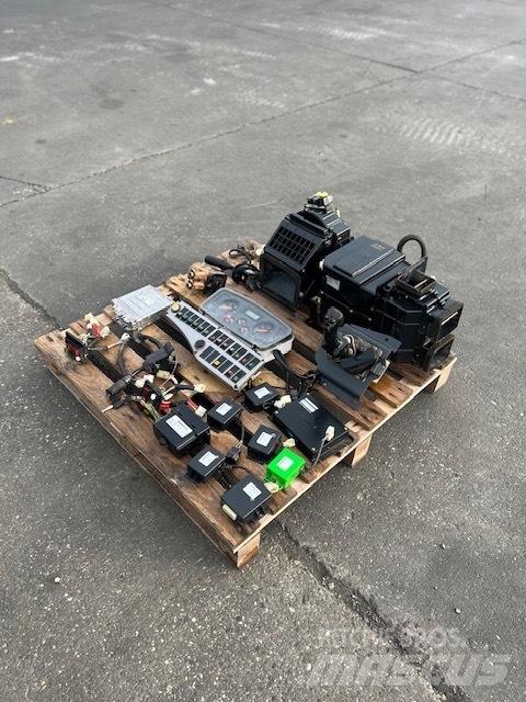 Doosan DL 400 Electrónica