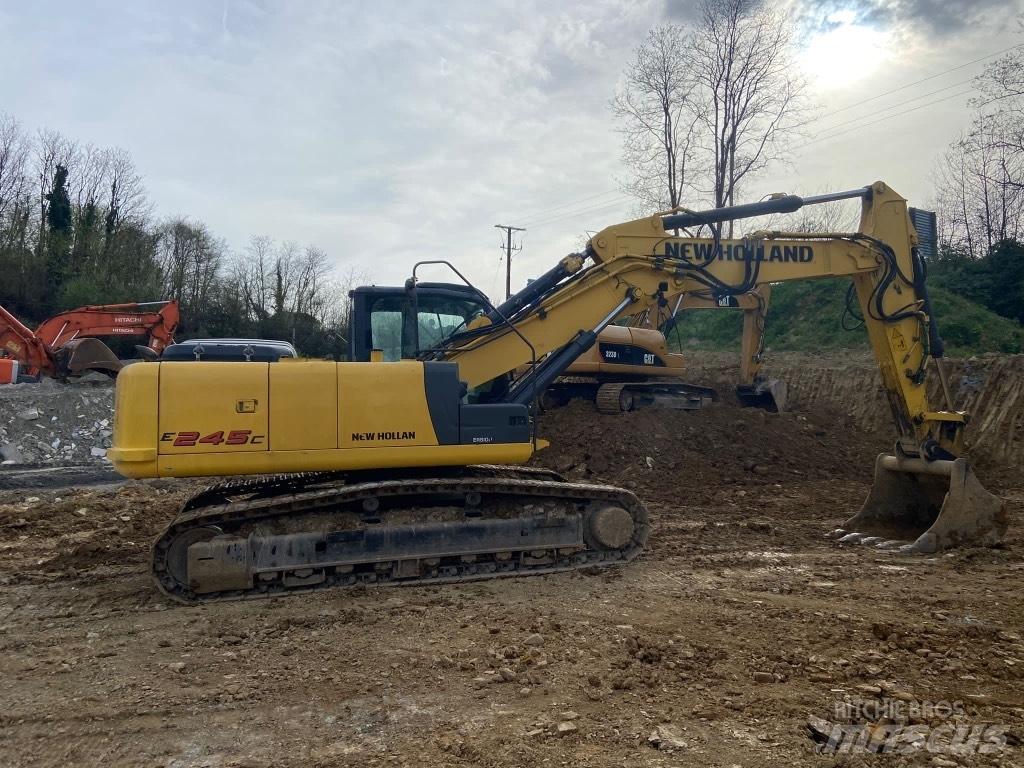 New Holland E245 Escavadeiras de esteiras