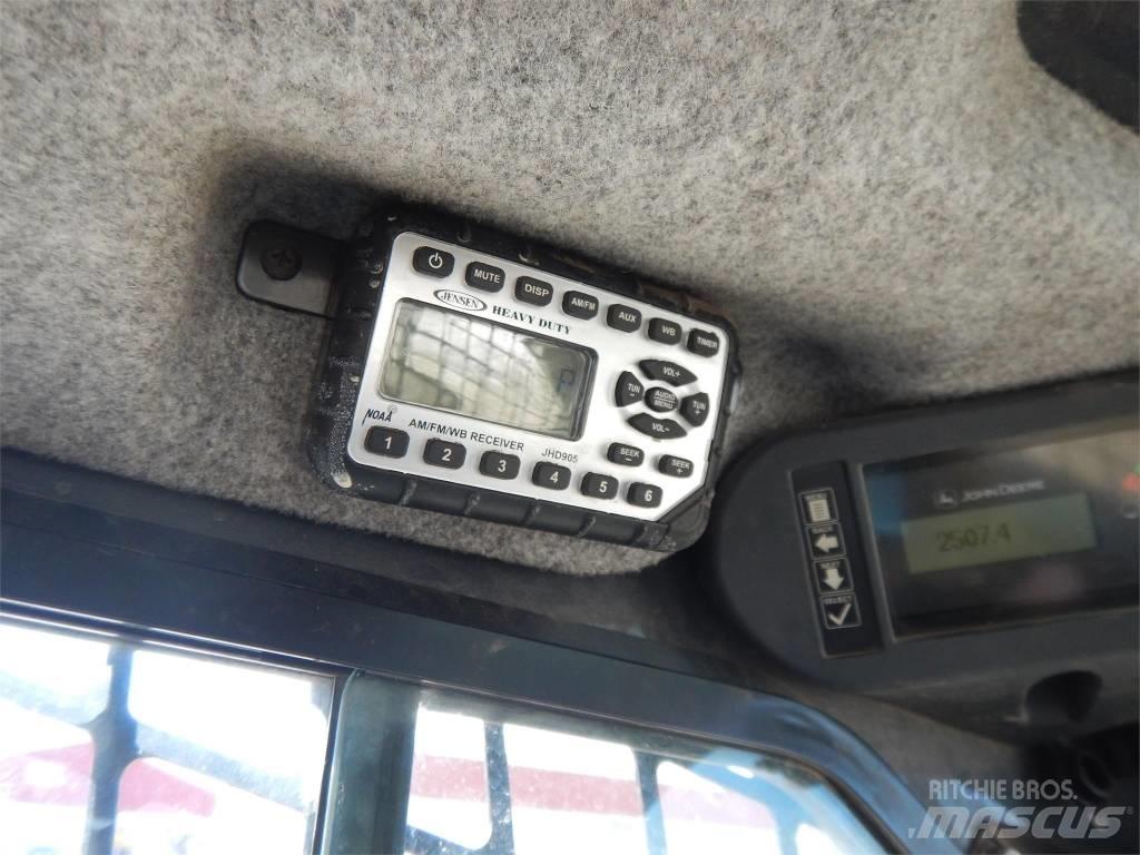 John Deere 323E Minicarregadeiras
