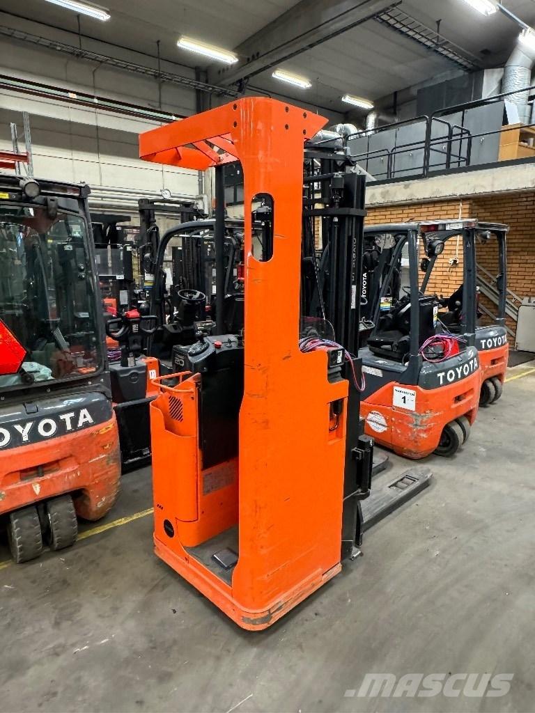 Toyota SSE135L Self propelled stackers
