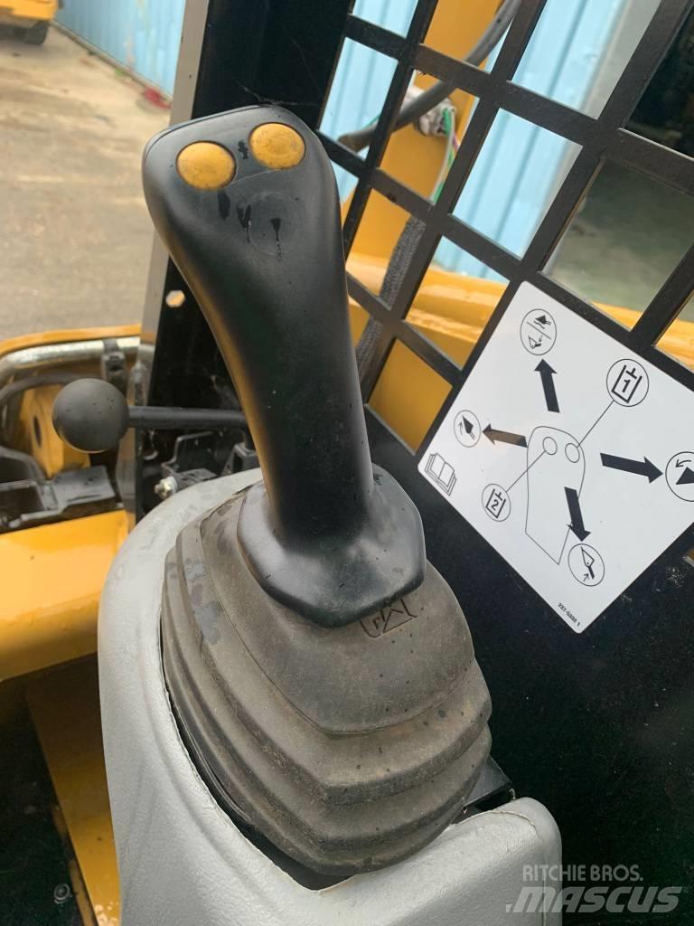 CAT 216 B 3 Mini carregadoras