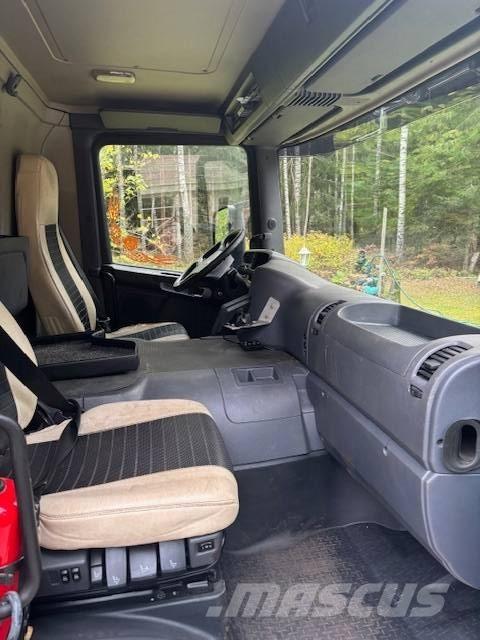 Scania P 230 Caminhões de caixa fechada