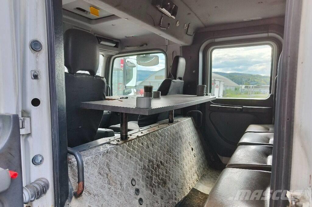 Mercedes-Benz 1018 Caminhões de caixa fechada