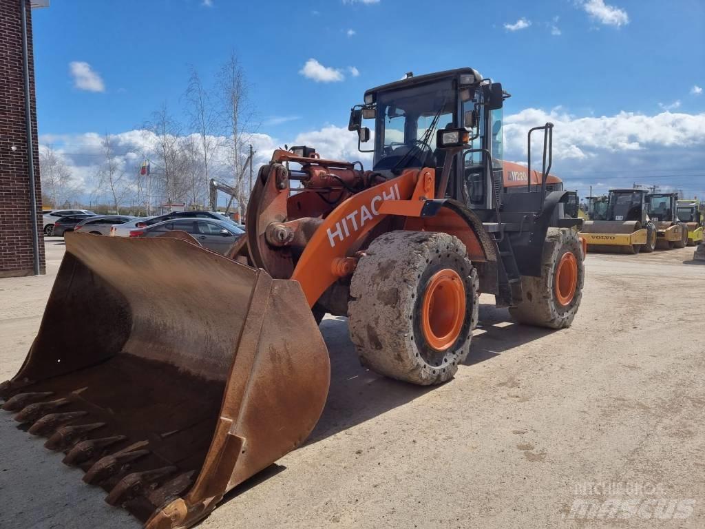 Hitachi ZW 220 Carregadeiras de rodas