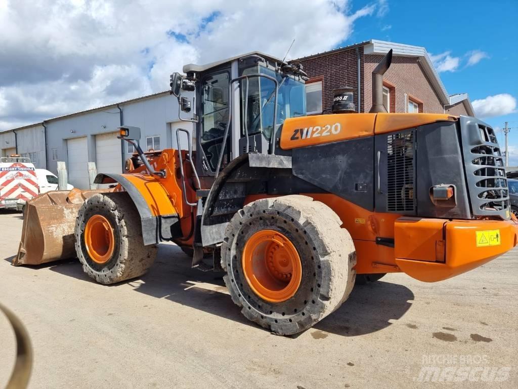 Hitachi ZW 220 Carregadeiras de rodas