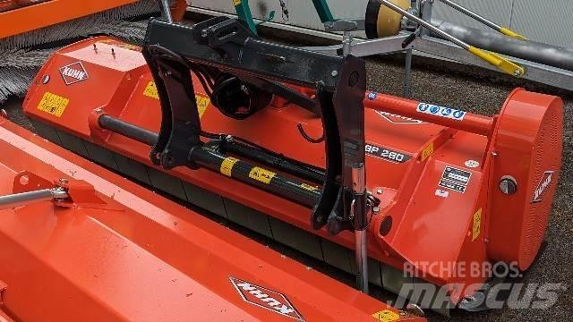 Kuhn BP280 Gadanheiras e cortadores de folhas para pastos