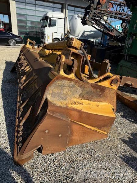 CAT D8T Dozers - Tratores rastos