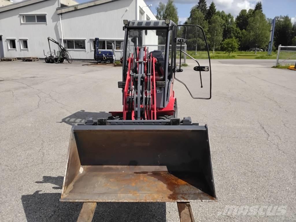 QuattroX 810 Mini carregadoras