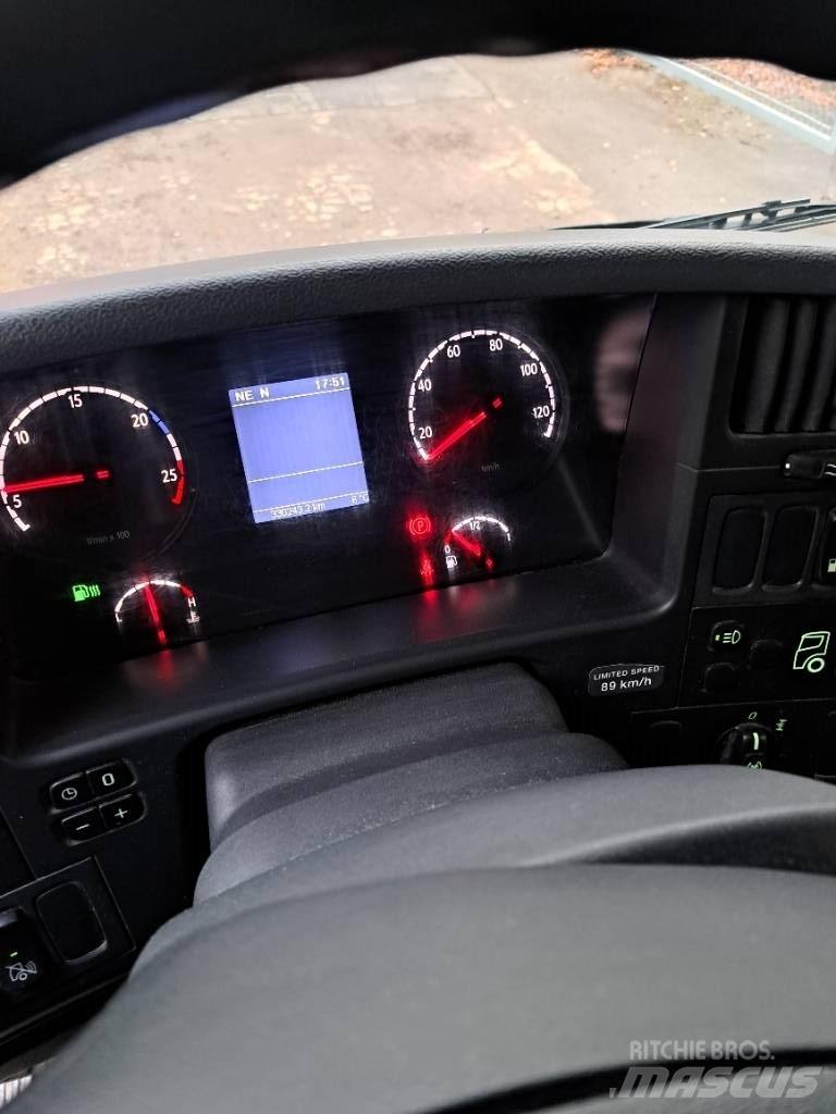 Scania P 280 Caminhões de caixa fechada