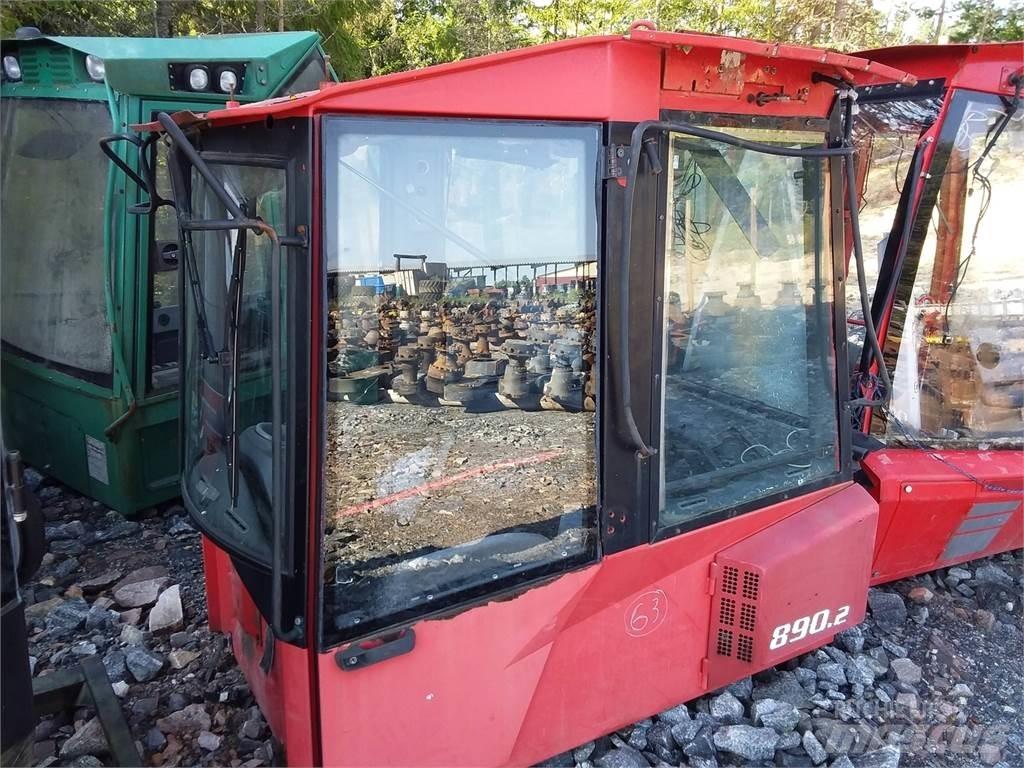 Valmet 890.2 Cabina