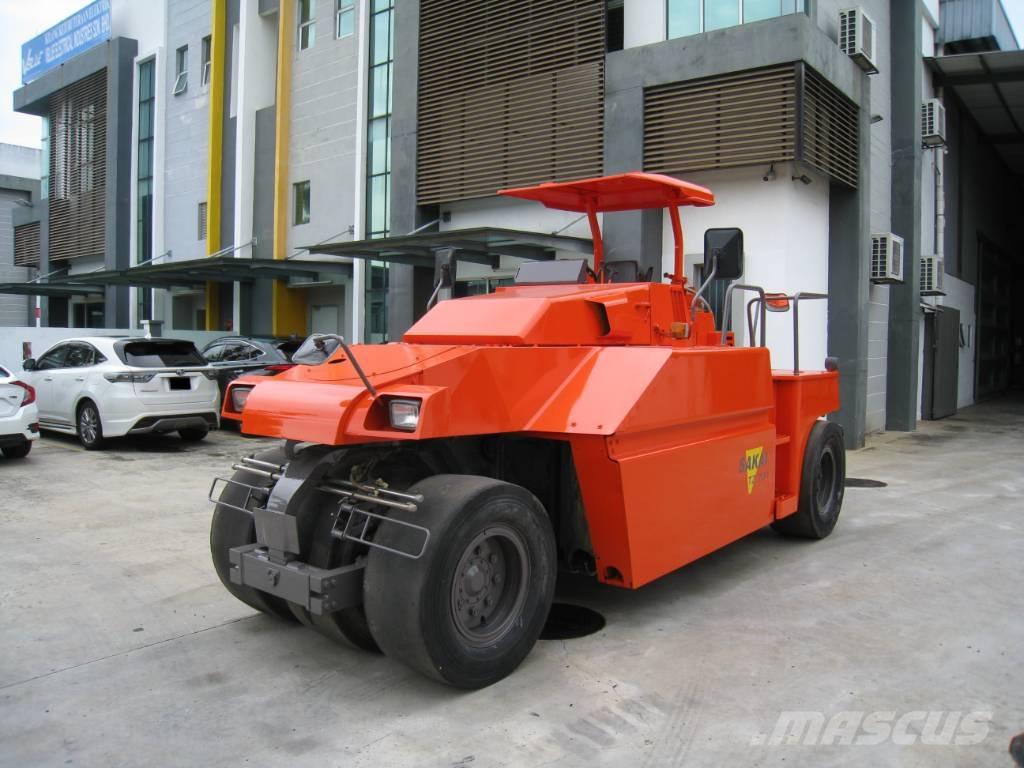 Sakai TZ 701 Cilindros Compactadores de pneus