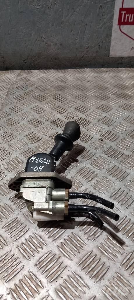 MAN TGA  81523156171 Cabines e interior