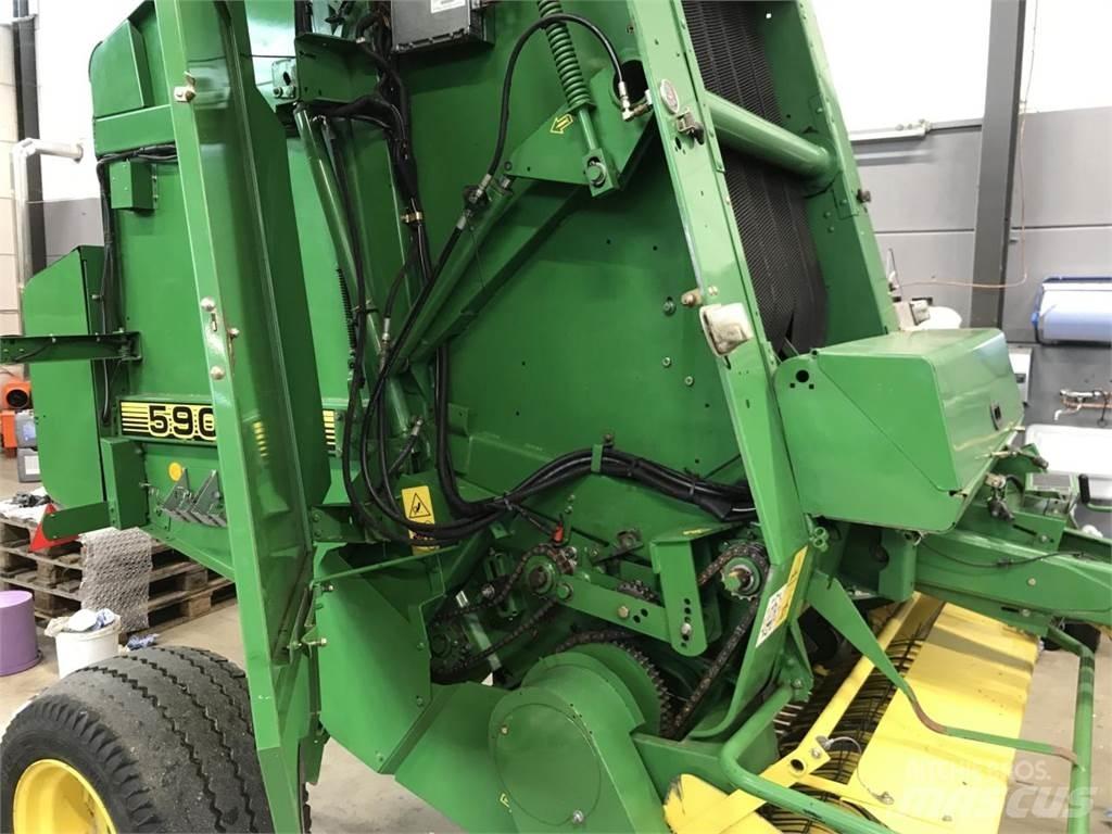 John Deere 590 Enfardadeira de fardos quadrados