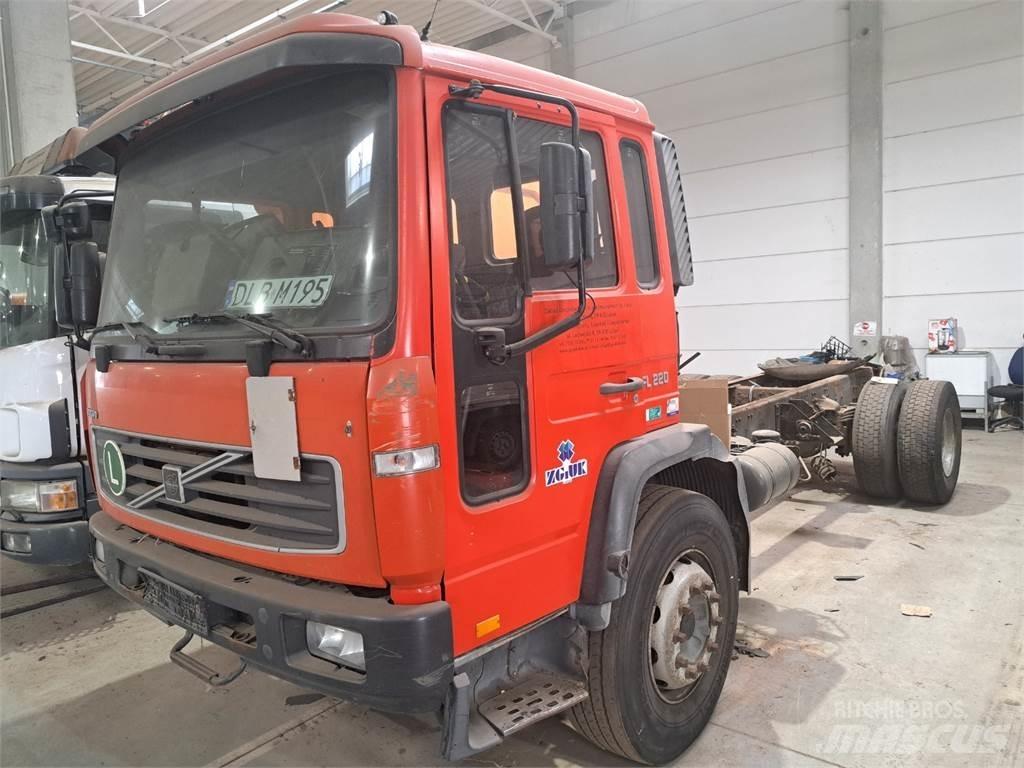 Volvo FL6 220 Cavalos Mecânicos