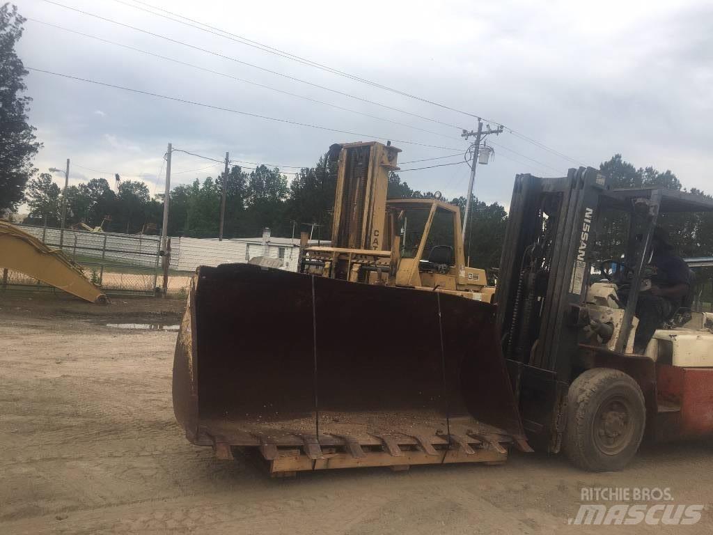 CAT loader Baldes