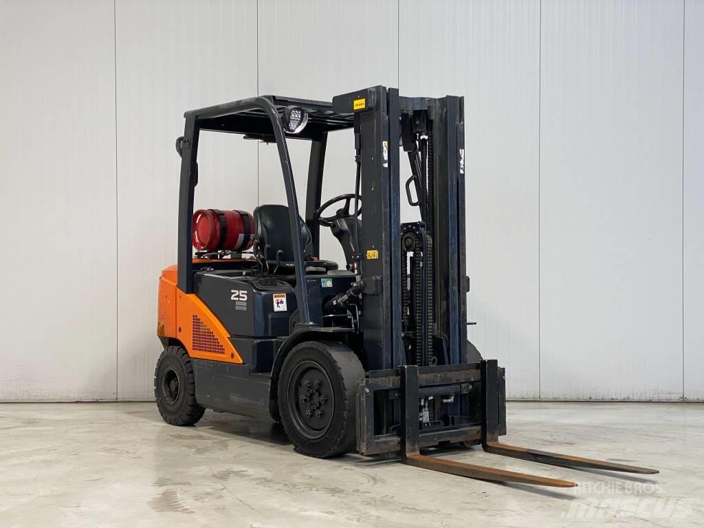 Doosan G25N-7 Empilhadores a gás