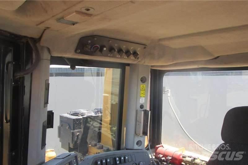 CAT D9T Dozers - Tratores rastos