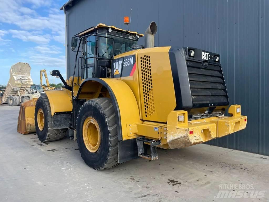 CAT 966M Carregadeiras de rodas