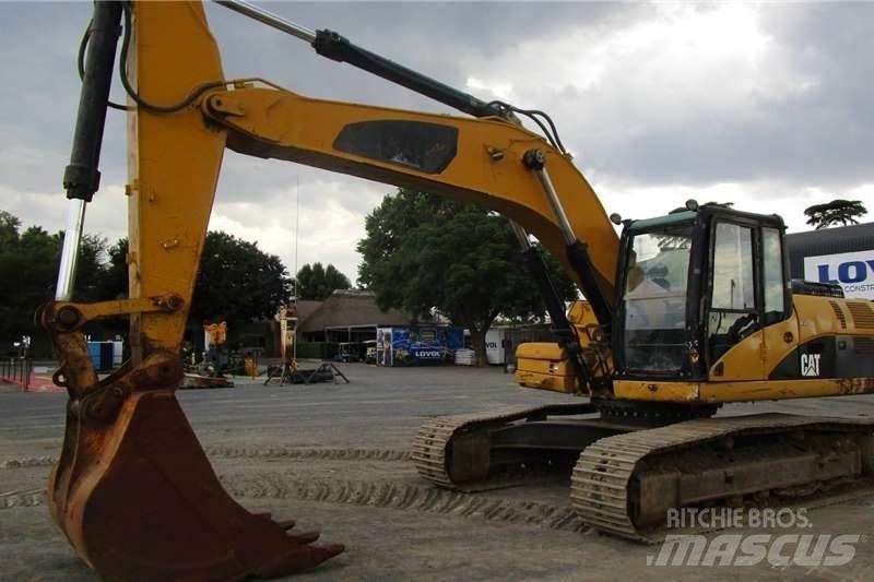 CAT 324D Miniescavadeiras