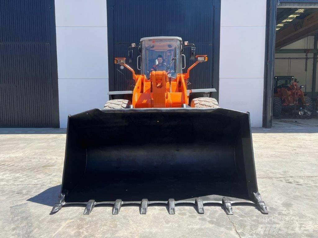 Hitachi LX 210 E Carregadeiras de rodas