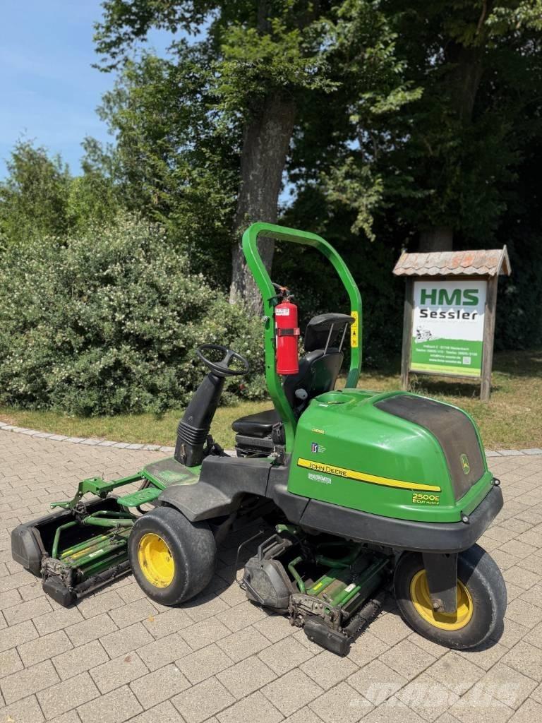 John Deere 2500 E Corta-Relvas Greens