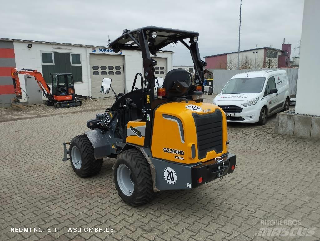 GiANT G2300 Xtra HD Minicarregadeiras