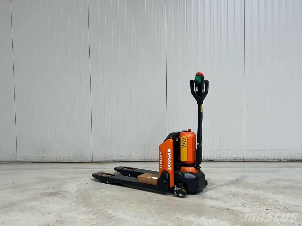 Doosan LPM15N-7 Porta palettes
