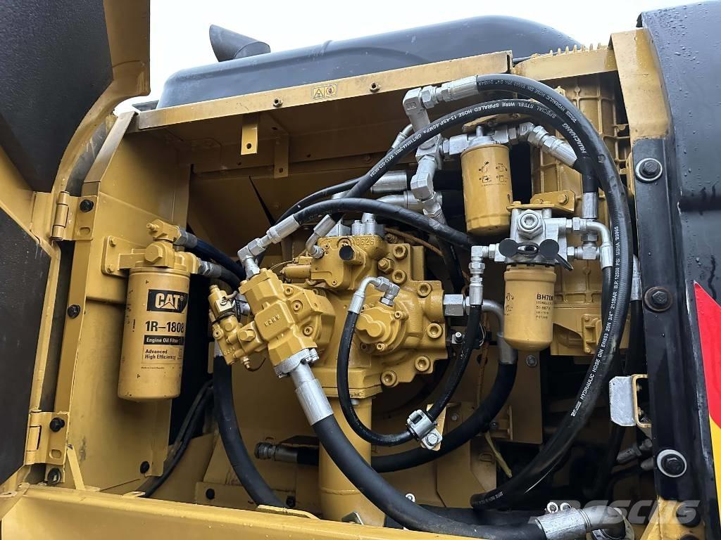 CAT 330D2 Escavadeiras de esteiras