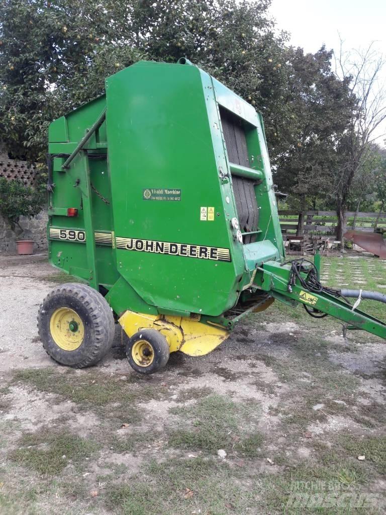 John Deere 590 Enfardadeira de rolos