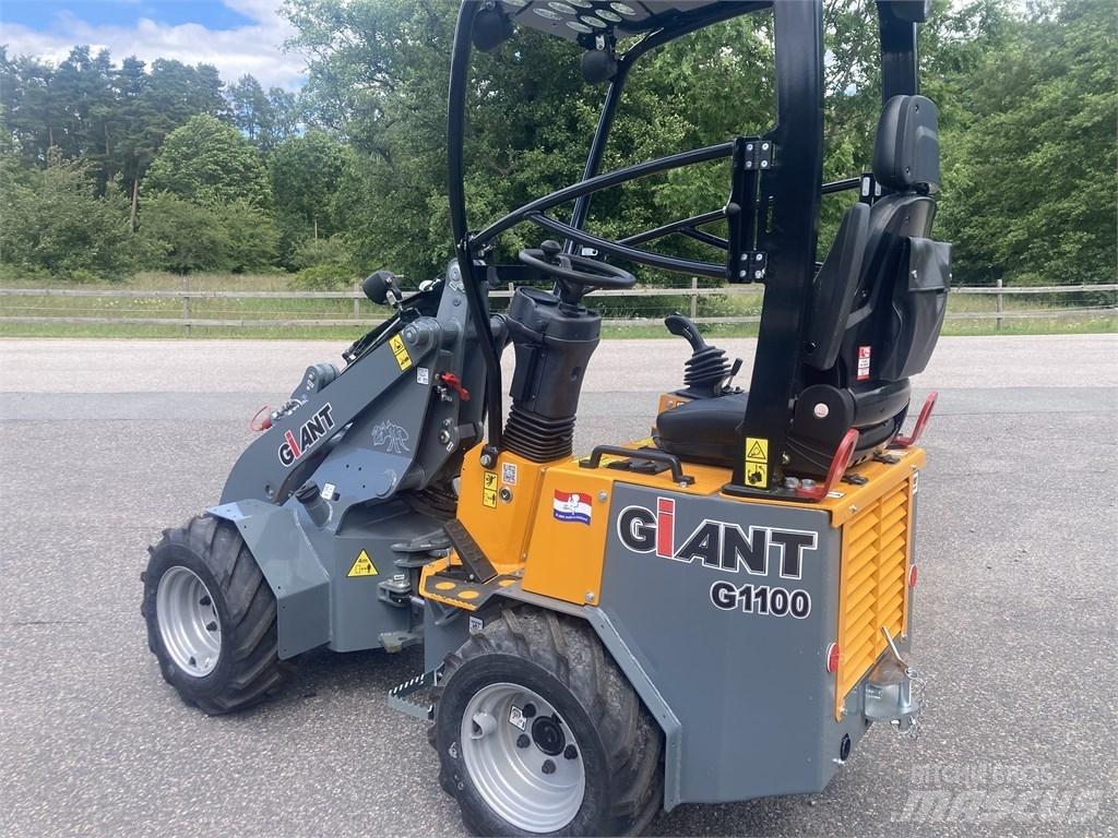 GiANT G1100 Carregadora multifunções