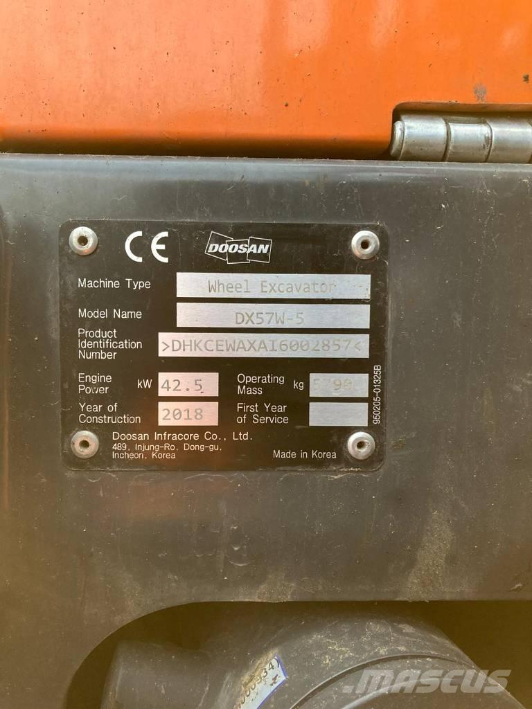 Doosan DX 57 W-5 Escavadoras de rodas