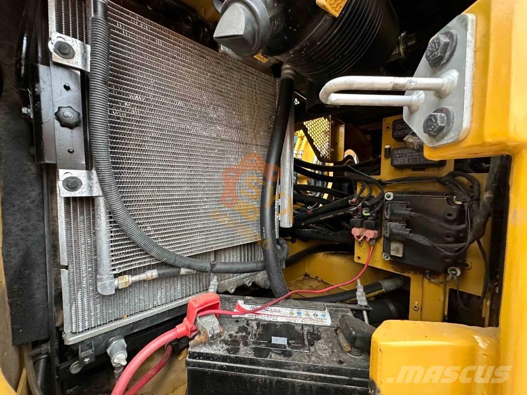 CAT 310 Escavadeiras de esteiras