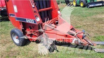 Case IH 8420 Enfardadeira de rolos