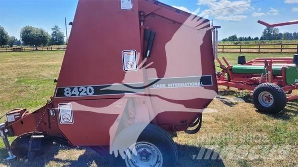 Case IH 8420 Enfardadeira de rolos