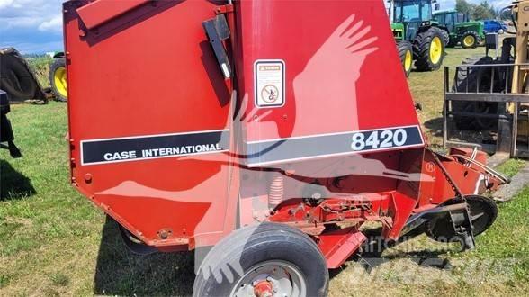 Case IH 8420 Enfardadeira de rolos