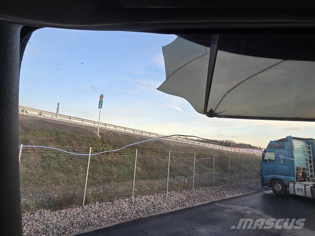 Volvo FM 330 Caminhões de caixa fechada