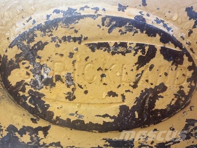 Strickland 50 MM Retroescavadoras