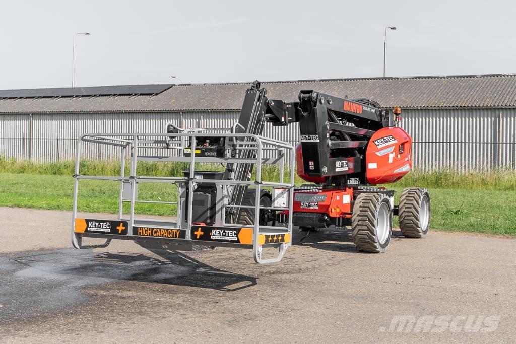 Manitou 160 ATJ+ e Elevadores braços articulados