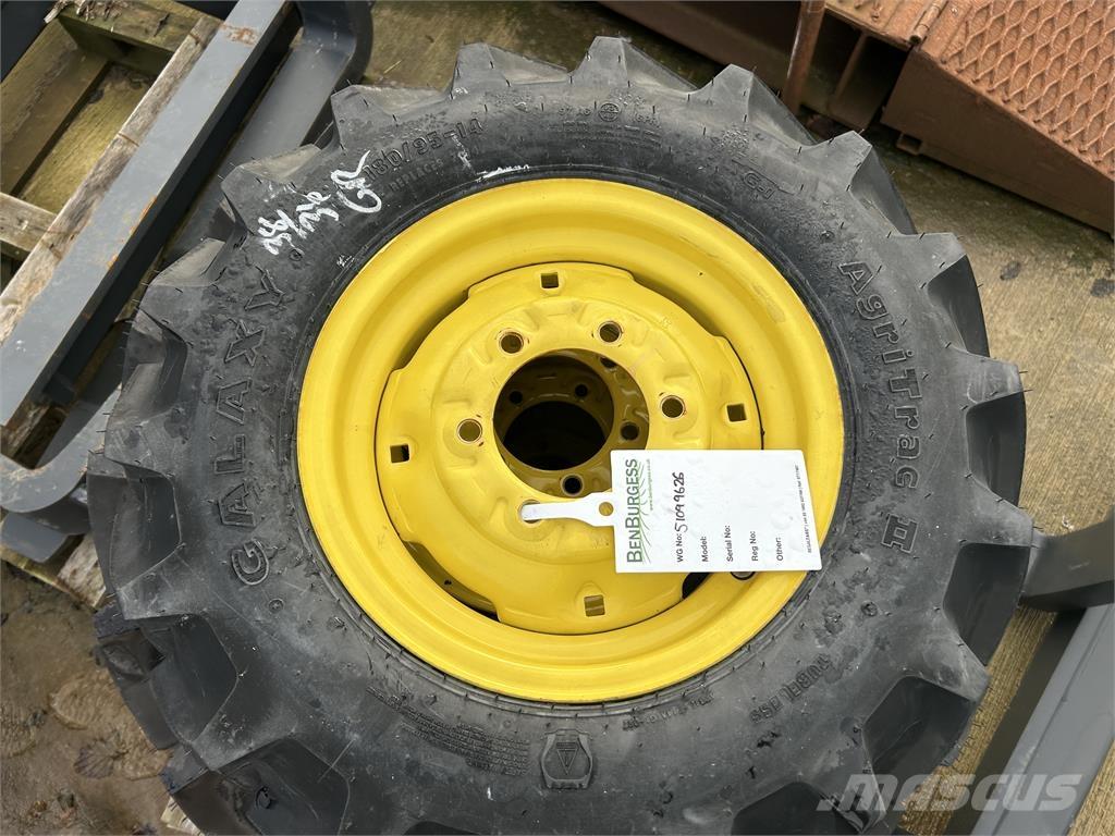 John Deere TYRES Tractores compactos