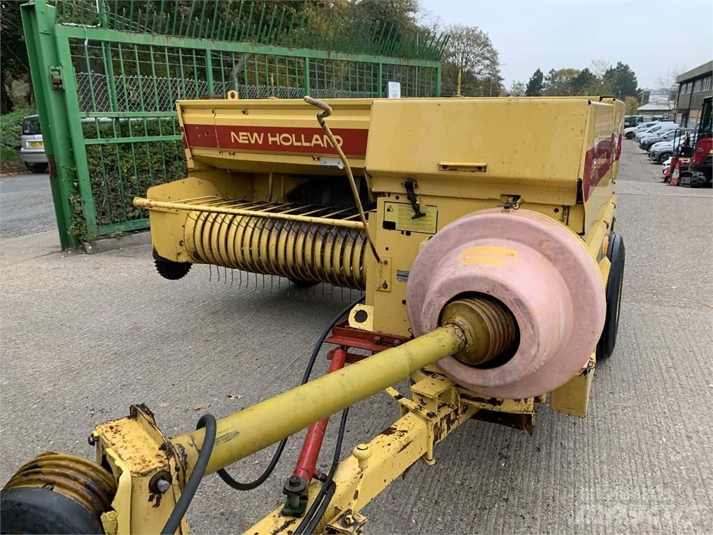 New Holland 945 Enfardadeira de rolos