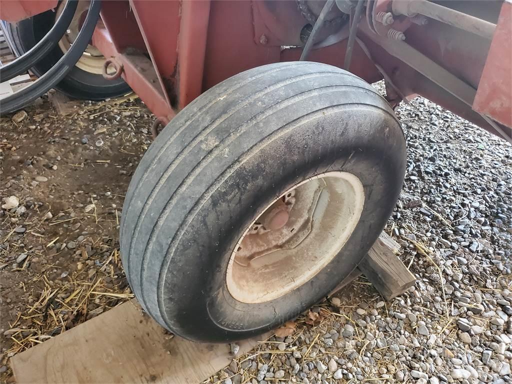 Hesston 4650 Enfardadeira de rolos