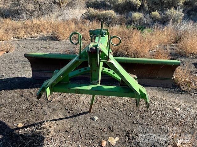John Deere  Grades